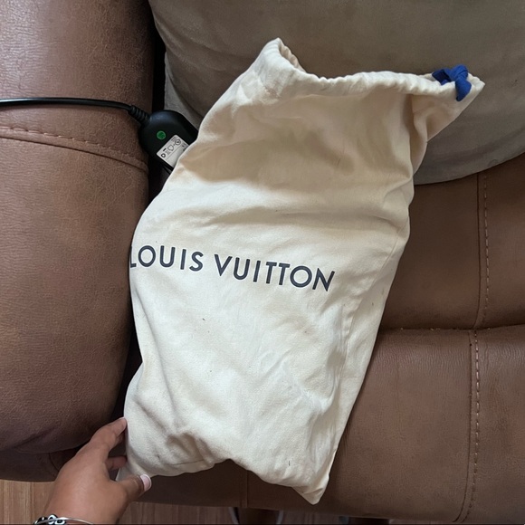 Louis Vuitton Sneakers - Picture 2 of 7